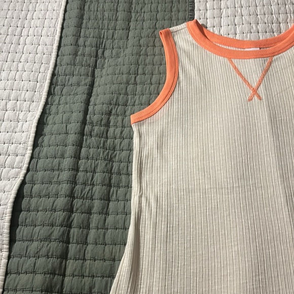 LIVI Crew-Neck Rib Tank - Picture 3 of 7